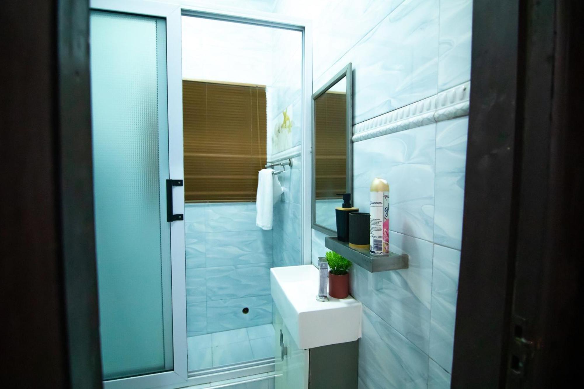 Stylish East Legon Apartment - Ac, Wi-Fi, Netflix Акра Екстериор снимка