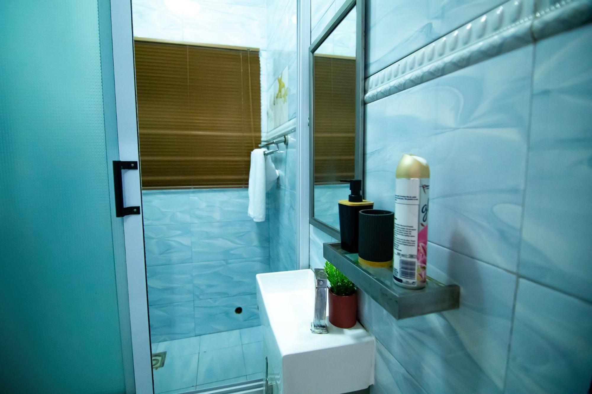 Stylish East Legon Apartment - Ac, Wi-Fi, Netflix Акра Екстериор снимка